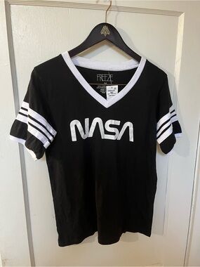 NWT FREEZE INC Women’s NASA Worm Logo Varsity V-Neck T-Shirt Size M Black